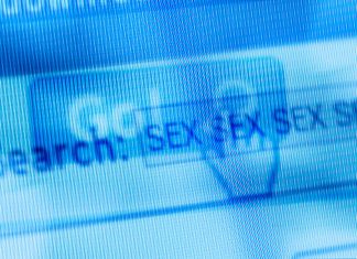 Cómo evitar ser víctima del virus que te graba mientras ves porno para extorsionarte