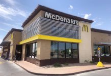 McDonalds supera la hamburguesa mohosa de Burger King con un vaso de oro de 2 mdp – Merca2.0