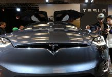 Una agencia reguladora del transporte culpa a Tesla por el accidente fatal de su Model X con el piloto automático en 2018 – RT en Español