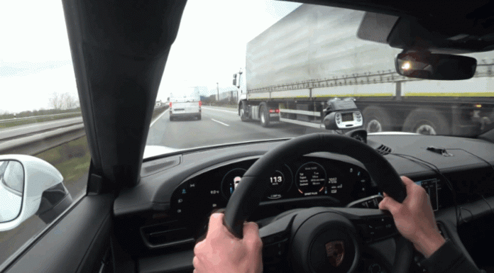Así vuela el Porsche Taycan Turbo S a máxima velocidad por una autopista sin límites – Gizmodo en Español