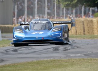 VIDEO: El coche eléctrico Volkswagen ID. R humilla a un superdeportivo McLaren en una espectacular carrera – RT en Español