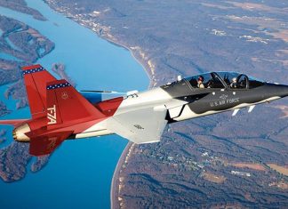 Como parte del programa de pruebas, Boeing T-7A apaga motor durante vuelo por casi un minuto – Transponder 1200