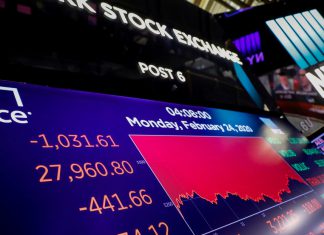 El índice Dow Jones cae más de 800 puntos en medio del pánico por el coronavirus – RT en Español