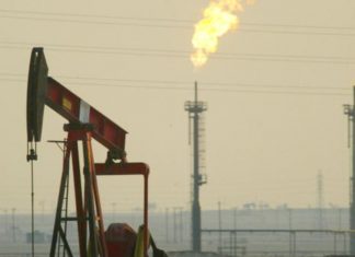 Petróleo cae más del 2% tras anuncio de Trump sobre suspensión de vuelos – Noticieros Televisa