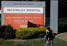 Crece el número de médicos y enfermeras en cuarentena por coronavirus. ¿Quién atenderá a los pacientes? – Univision