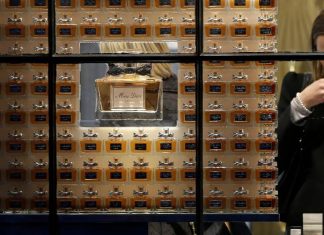 Dior y Givenchy producirán desinfectante para manos gratis para las autoridades francesas – CNN México.com