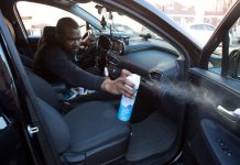 Uber suspendió los viajes compartidos en EEUU, Canadá y podría hacer lo mismo en otros países – infobae