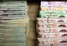 El peso mexicano cae a nuevo mínimo histórico y la bolsa se desploma un 8 % – RT en Español
