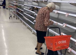 Captan a abuelita llorando en supermercado, ya no había nada – Excélsior