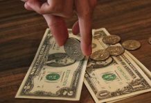 Peso cae a un nuevo mínimo histórico de 24.8 ante el dólar – MSN