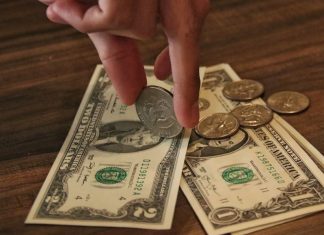 Peso cae a un nuevo mínimo histórico de 24.8 ante el dólar – MSN