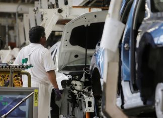 Frenan las operaciones de 10 de las 12 plantas automotrices en México por la crisis de coronavirus – RT en Español