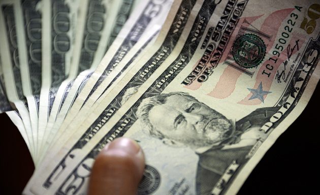 Peso mexicano a 25.68 por dólar; moneda más devaluada en 2020 – Mediotiempo