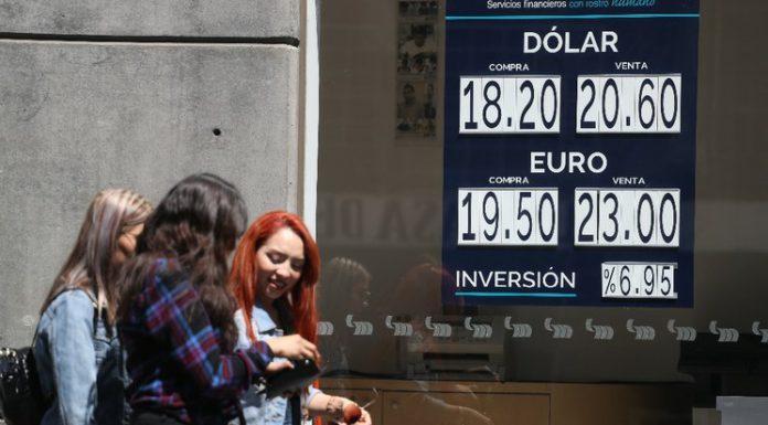 Peso se recupera tras sorpresivo recorte de tasas de la Fed – La Jornada