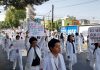 Marchan estudiantes de Medicina; entregan pliego petitorio – El Sol de Toluca