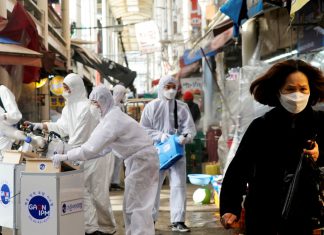 Una doctora militar china se inyecta una vacuna contra el coronavirus aún no probada en humanos (FOTOS) – RT en Español