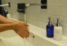 ¿Hombres o mujeres, quiénes no se lavan las manos después de ir al baño? – Noticieros Televisa