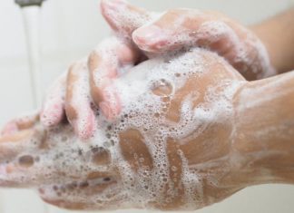 Coronavirus: 3 formas de protegerte del covid-19 (además de lavarte las manos con frecuencia) – La Raza Chicago